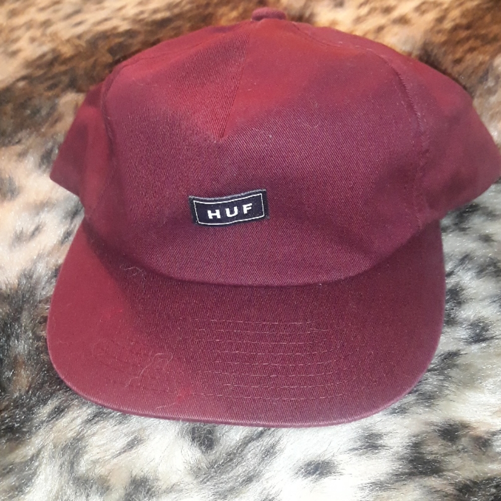 1 Huf snap back hat maroon, 1 black & white Hyplan